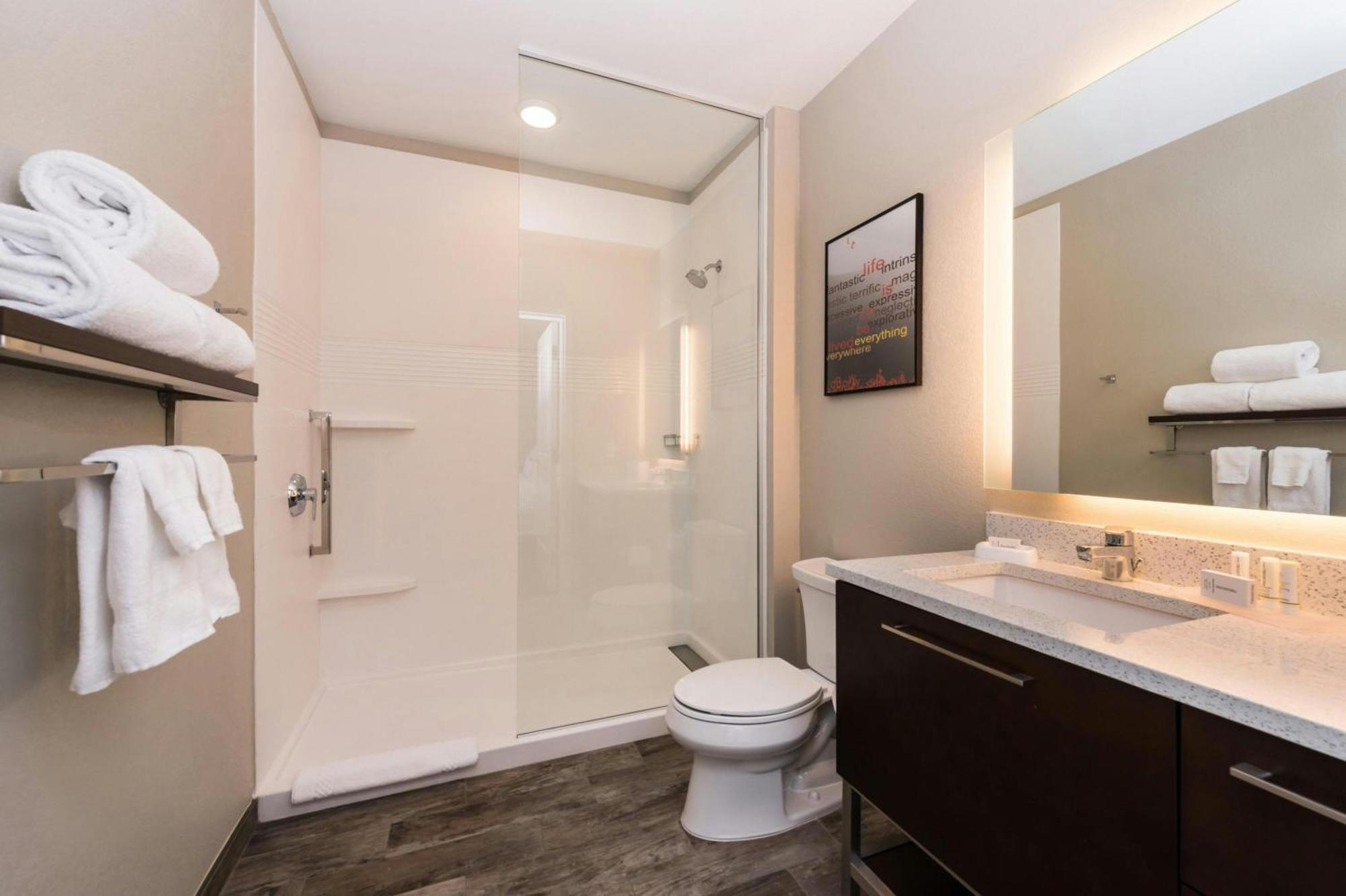 Towneplace Suites By Marriott Ventura Oxnard Exterior photo